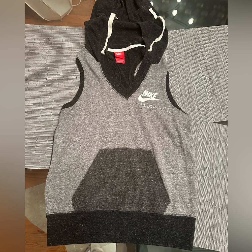 NIKE SLEEVELESS VEST HOODED SWEATSHIRT SMALL